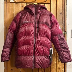 NWT Mammut Taiss Pro Belay IN Hooded Jacket in Burgundy “Vin” Women’s Size Large